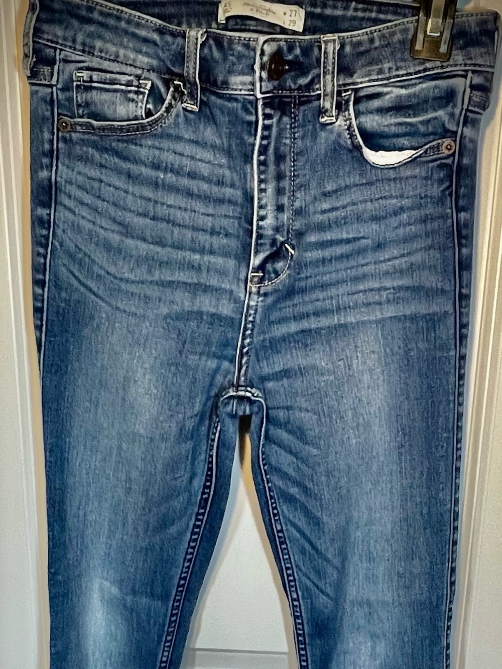 Excellent Women’s Abercrombie &Fitch denim jeans.